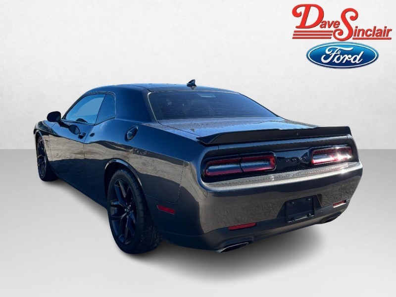 Dodge Challenger Vehicle Full-screen Gallery Image 07