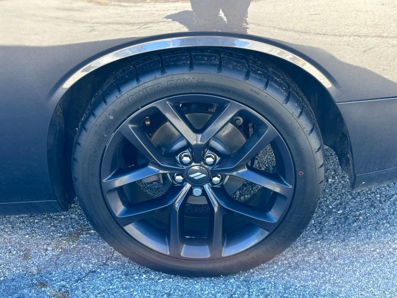 Dodge Challenger Vehicle Full-screen Gallery Image 09