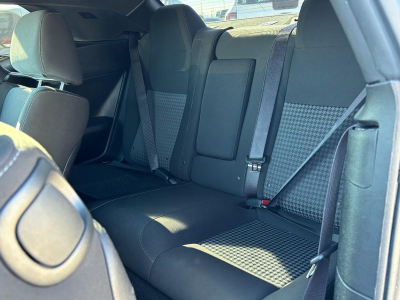 Dodge Challenger Vehicle Full-screen Gallery Image 10