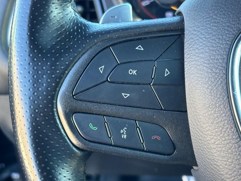 Dodge Challenger Vehicle Full-screen Gallery Image 15