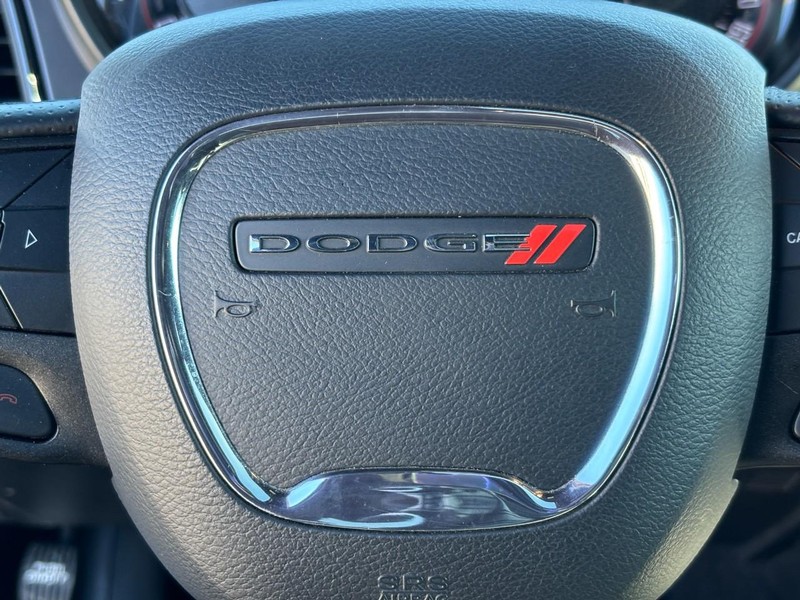 Dodge Challenger Vehicle Full-screen Gallery Image 16