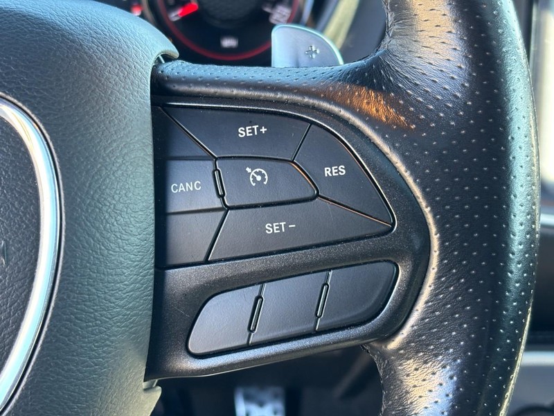 Dodge Challenger Vehicle Full-screen Gallery Image 17