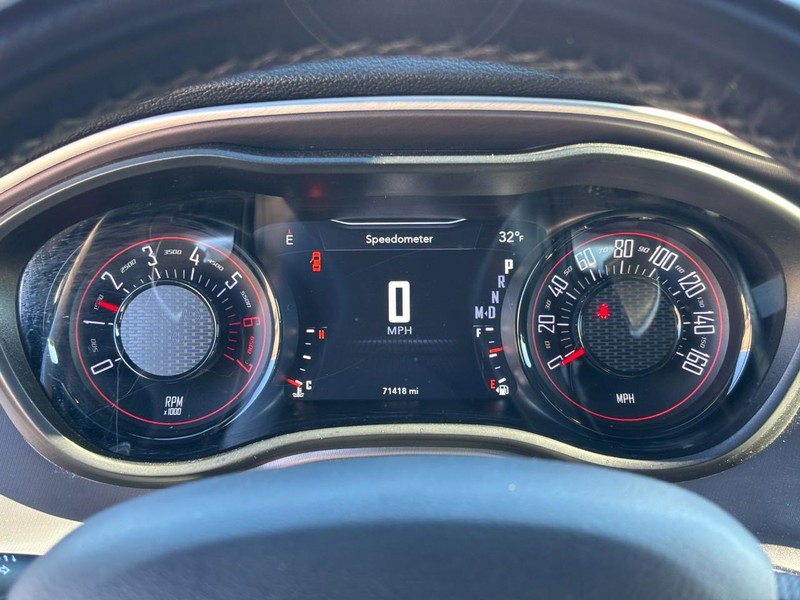 Dodge Challenger Vehicle Full-screen Gallery Image 18