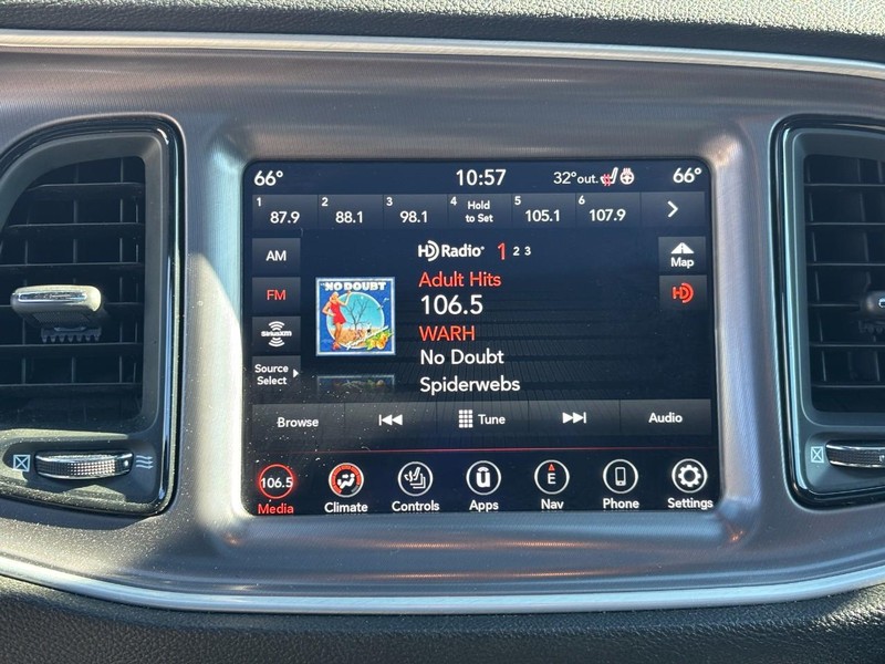 Dodge Challenger Vehicle Full-screen Gallery Image 19