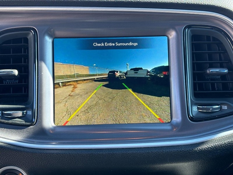 Dodge Challenger Vehicle Full-screen Gallery Image 20