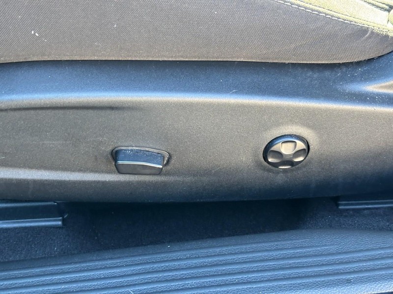 Dodge Challenger Vehicle Full-screen Gallery Image 22