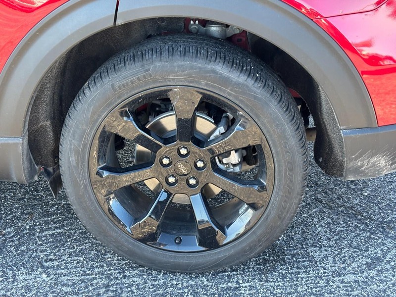 Ford Explorer Vehicle Full-screen Gallery Image 11