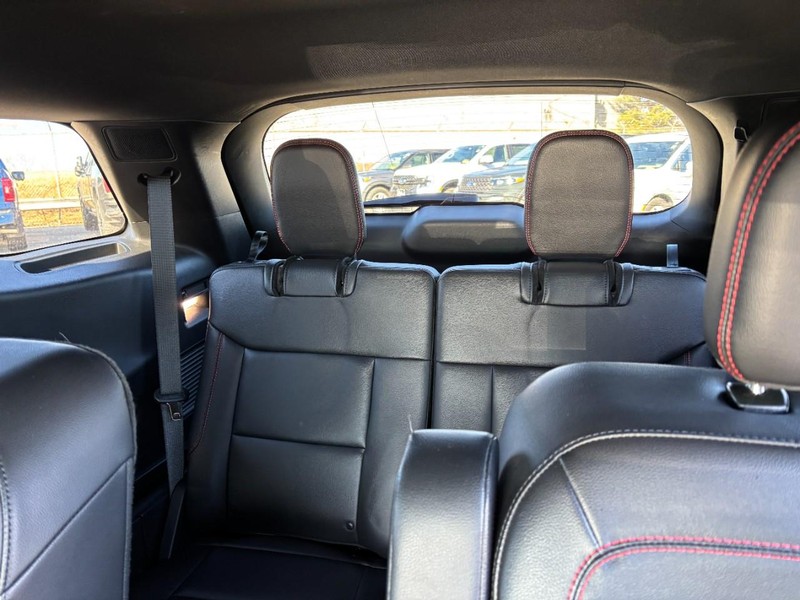 Ford Explorer Vehicle Full-screen Gallery Image 12