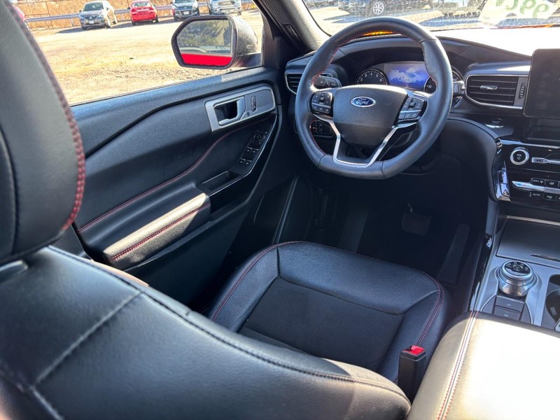 Ford Explorer Vehicle Full-screen Gallery Image 14