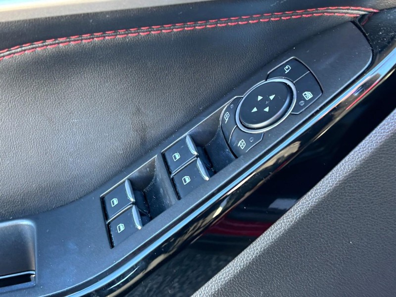 Ford Explorer Vehicle Full-screen Gallery Image 17