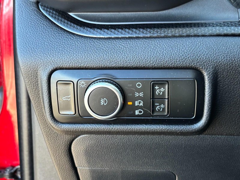 Ford Explorer Vehicle Full-screen Gallery Image 18