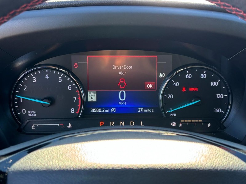 Ford Explorer Vehicle Full-screen Gallery Image 22