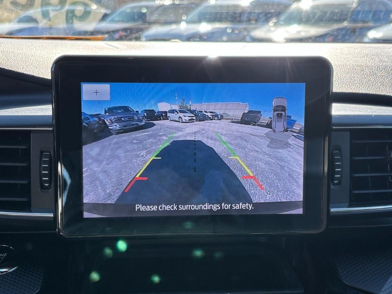 Ford Explorer Vehicle Full-screen Gallery Image 25