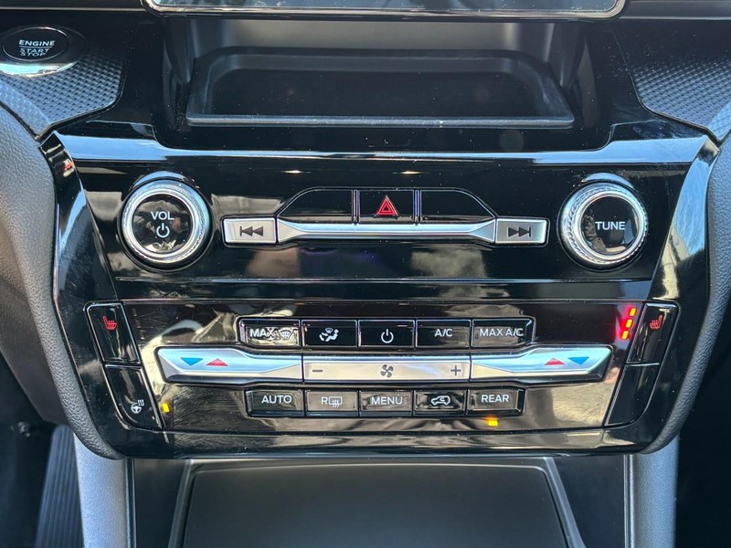 Ford Explorer Vehicle Full-screen Gallery Image 26