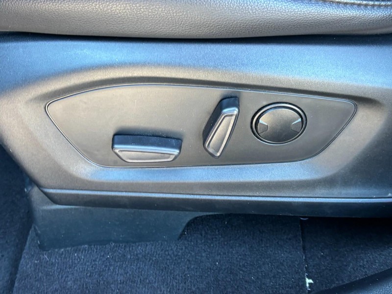 Ford Explorer Vehicle Full-screen Gallery Image 27