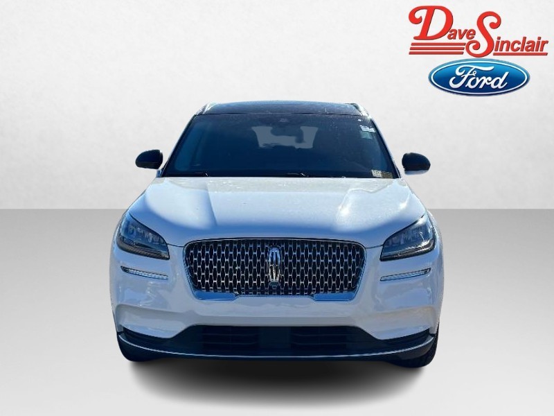 Lincoln Corsair Vehicle Full-screen Gallery Image 02