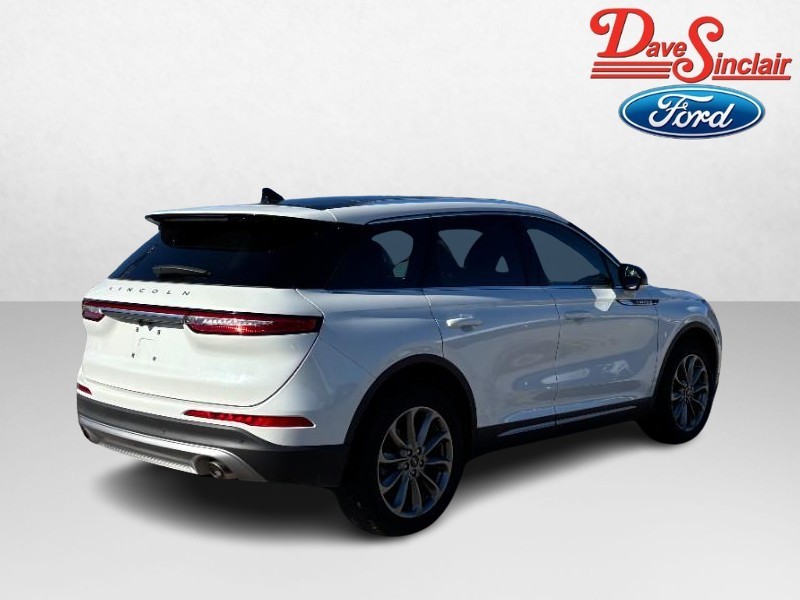 Lincoln Corsair Vehicle Full-screen Gallery Image 07