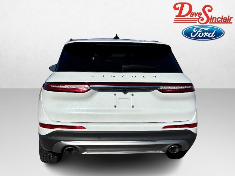 Lincoln Corsair Vehicle Full-screen Gallery Image 09