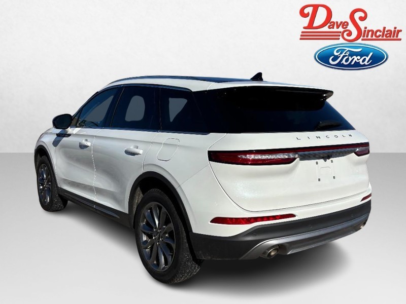 Lincoln Corsair Vehicle Full-screen Gallery Image 10