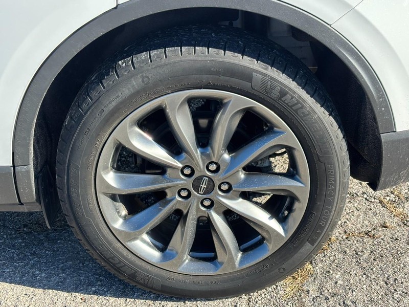 Lincoln Corsair Vehicle Full-screen Gallery Image 12