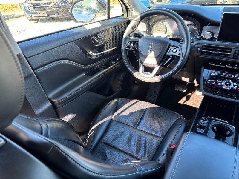 Lincoln Corsair Vehicle Full-screen Gallery Image 14