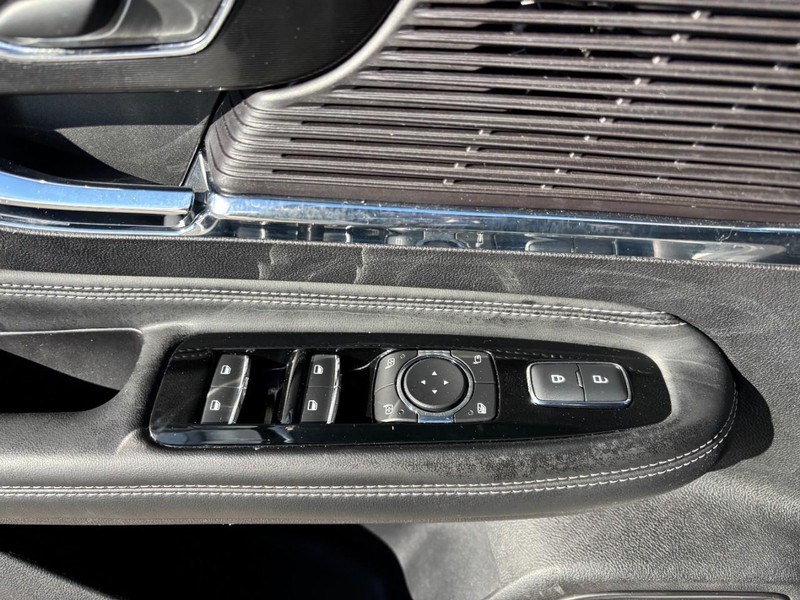 Lincoln Corsair Vehicle Full-screen Gallery Image 18