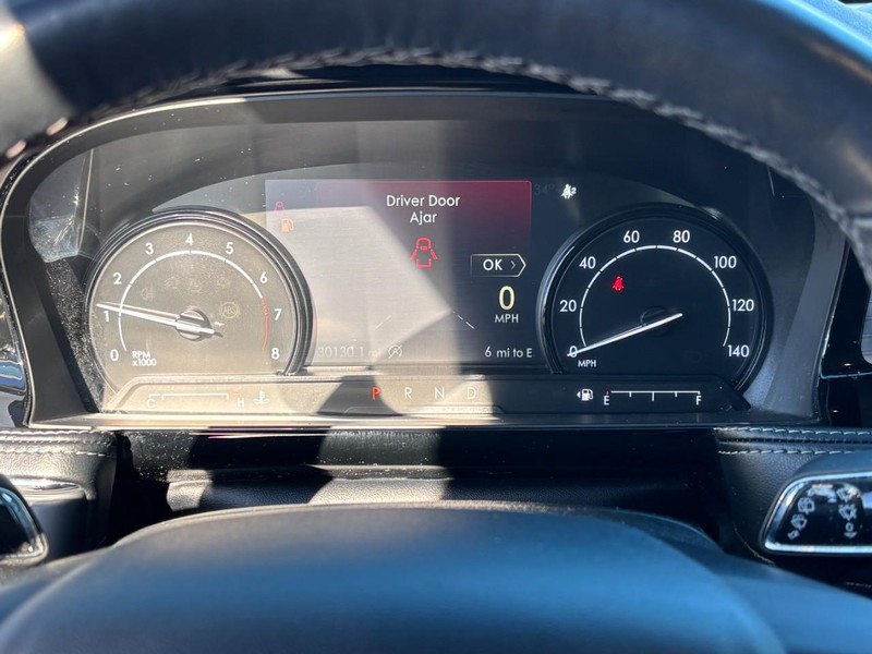 Lincoln Corsair Vehicle Full-screen Gallery Image 23