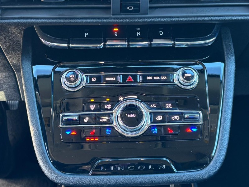 Lincoln Corsair Vehicle Full-screen Gallery Image 26