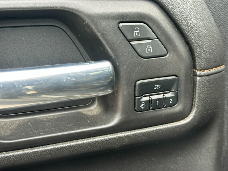 GMC Sierra 2500HD Vehicle Full-screen Gallery Image 21