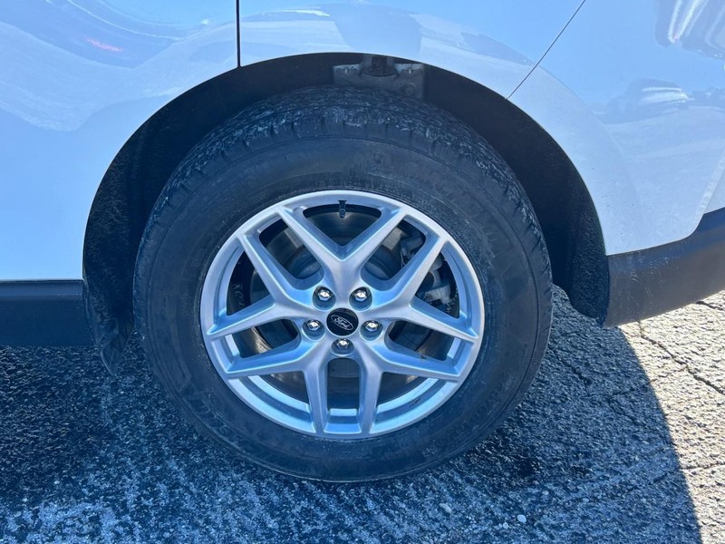 Ford Edge Vehicle Full-screen Gallery Image 11