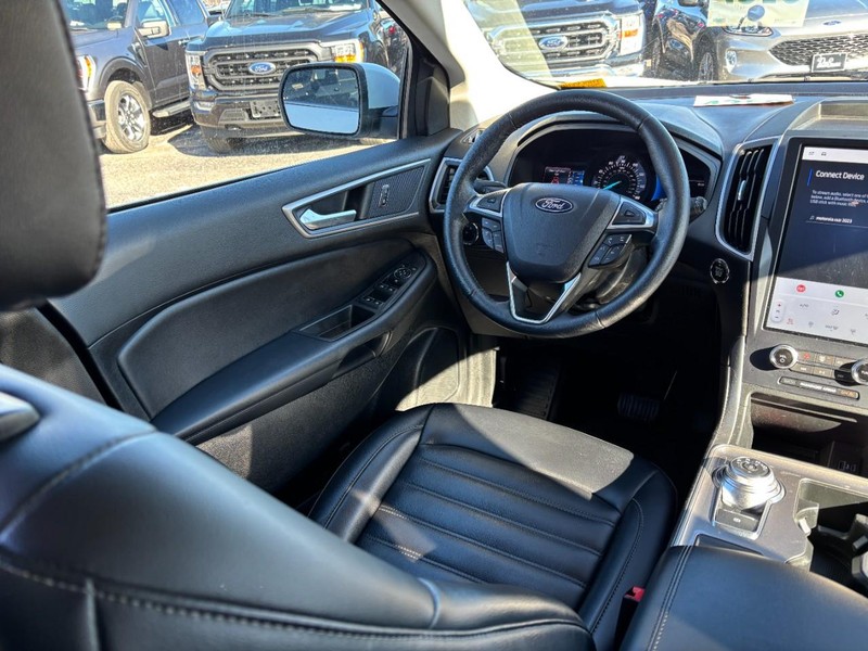 Ford Edge Vehicle Full-screen Gallery Image 13