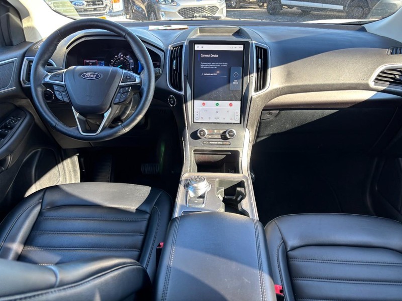 Ford Edge Vehicle Full-screen Gallery Image 14