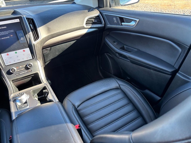 Ford Edge Vehicle Full-screen Gallery Image 15