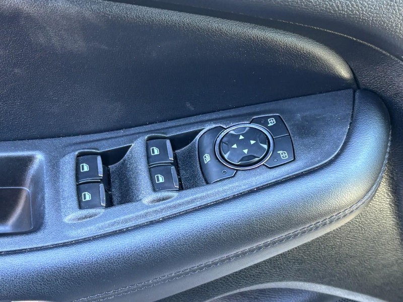 Ford Edge Vehicle Full-screen Gallery Image 16