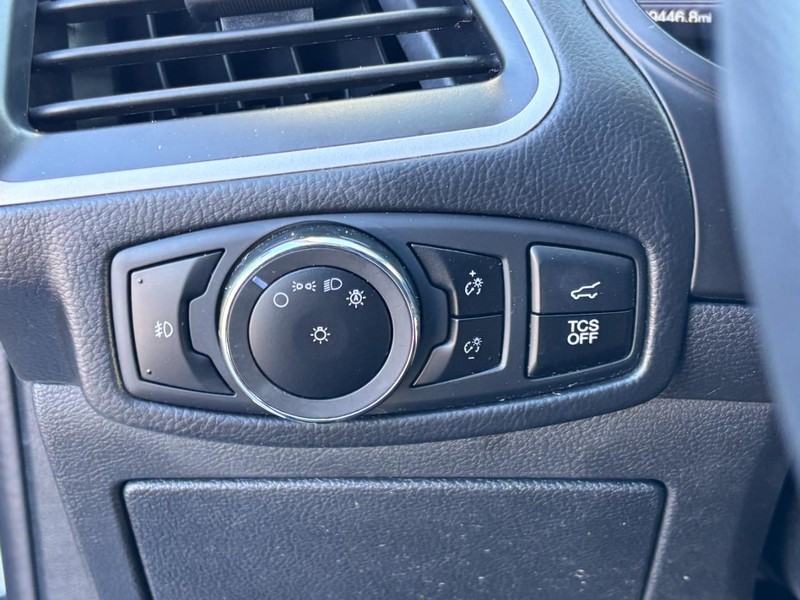 Ford Edge Vehicle Full-screen Gallery Image 17