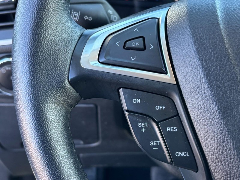 Ford Edge Vehicle Full-screen Gallery Image 18