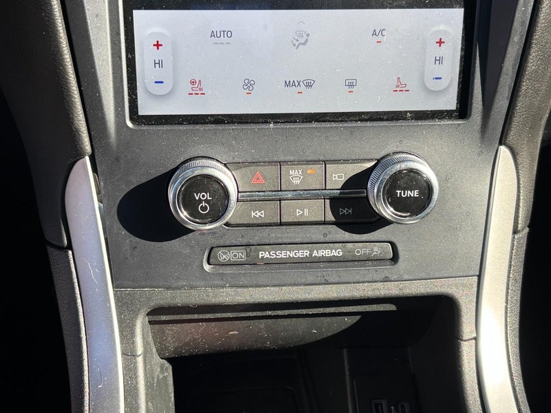 Ford Edge Vehicle Full-screen Gallery Image 24