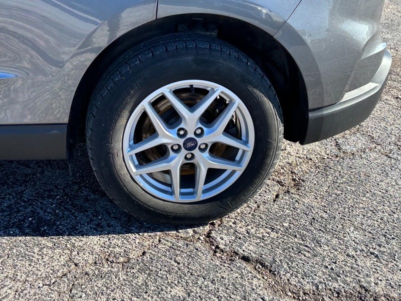 Ford Edge Vehicle Full-screen Gallery Image 11