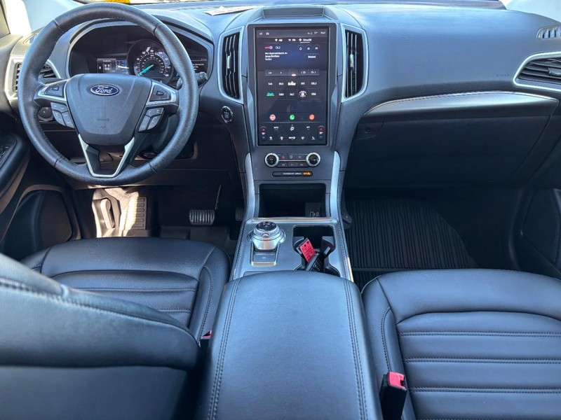 Ford Edge Vehicle Full-screen Gallery Image 14