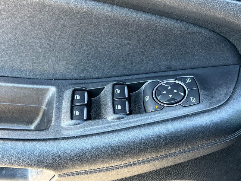 Ford Edge Vehicle Full-screen Gallery Image 16