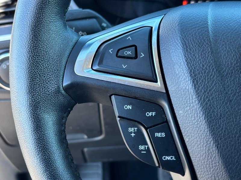 Ford Edge Vehicle Full-screen Gallery Image 18