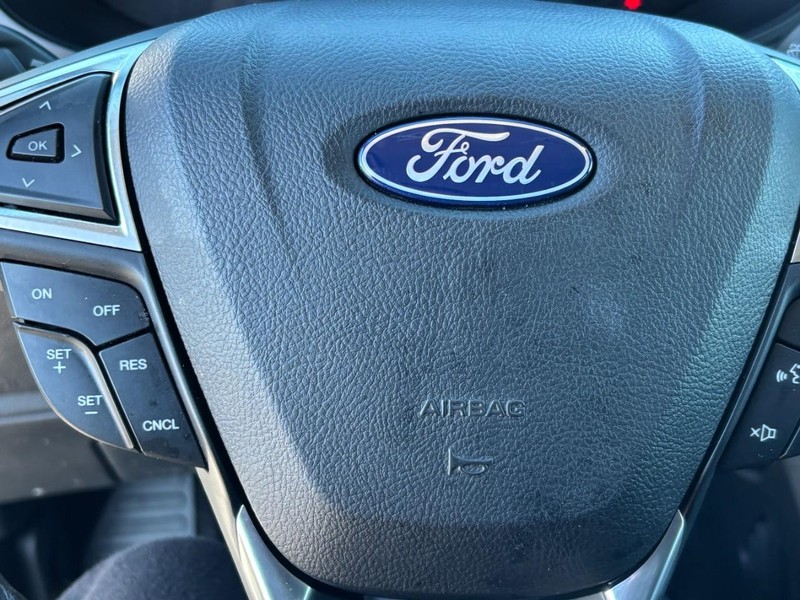 Ford Edge Vehicle Full-screen Gallery Image 19