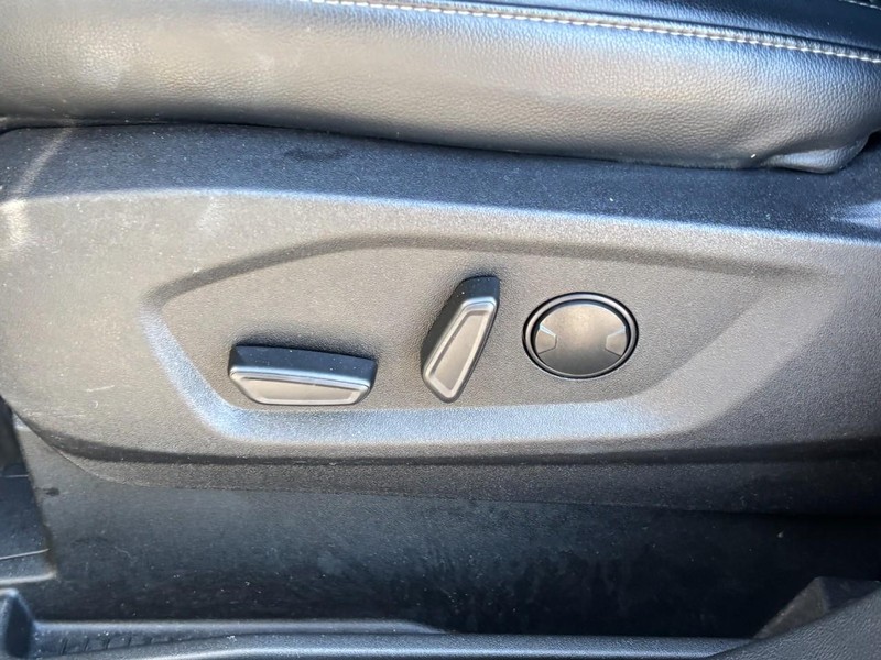 Ford Edge Vehicle Full-screen Gallery Image 25