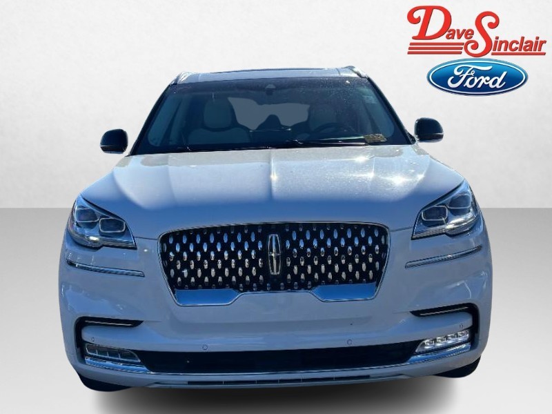 Lincoln Aviator Vehicle Full-screen Gallery Image 02