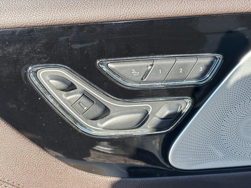 Lincoln Aviator Vehicle Full-screen Gallery Image 18