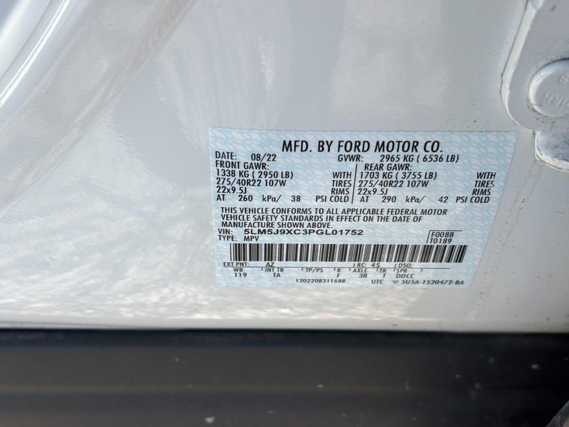 Lincoln Aviator Vehicle Full-screen Gallery Image 28