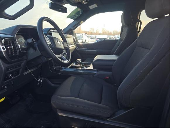 Ford F-150 Vehicle Full-screen Gallery Image 04