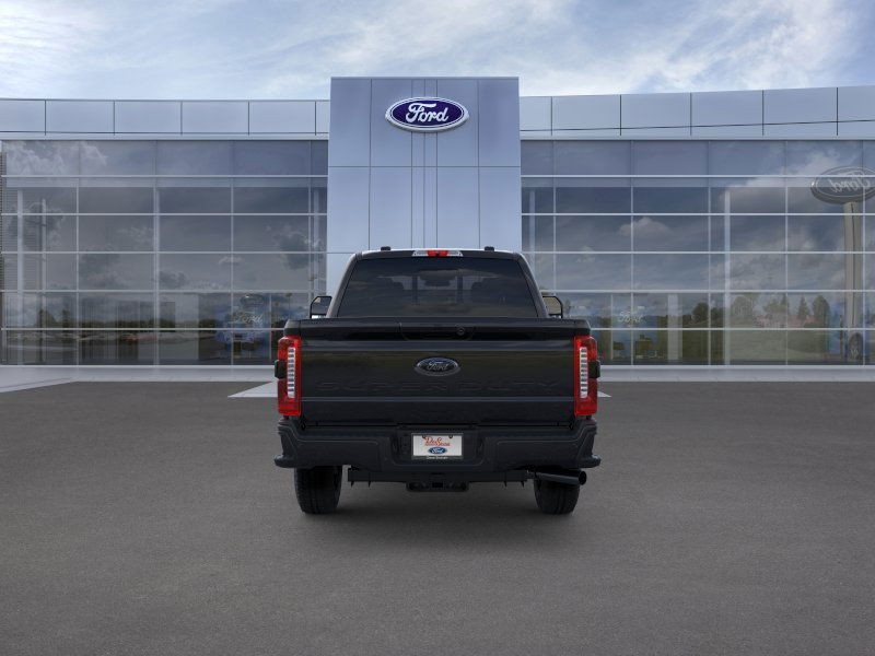 Ford Super Duty F-250 SRW Vehicle Full-screen Gallery Image 07