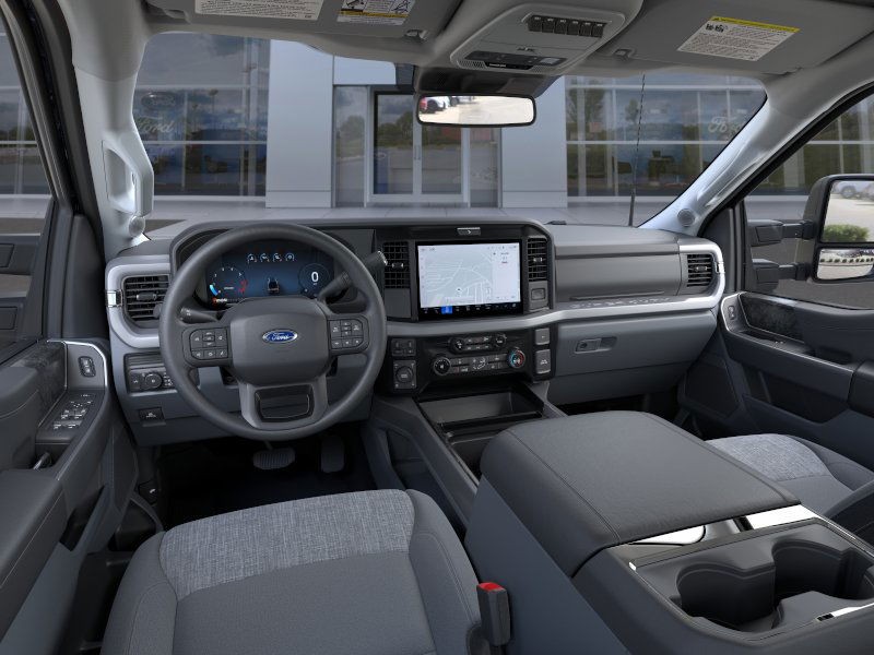 Ford Super Duty F-250 SRW Vehicle Full-screen Gallery Image 11