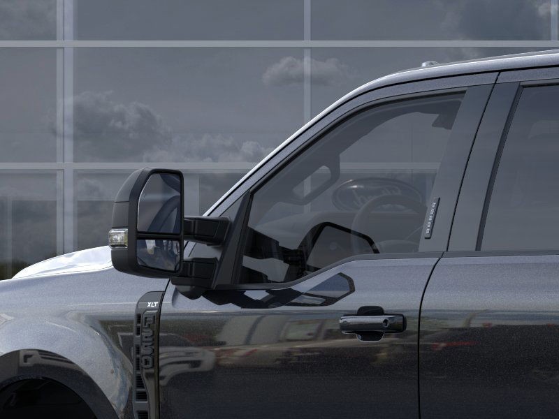 Ford Super Duty F-250 SRW Vehicle Full-screen Gallery Image 22